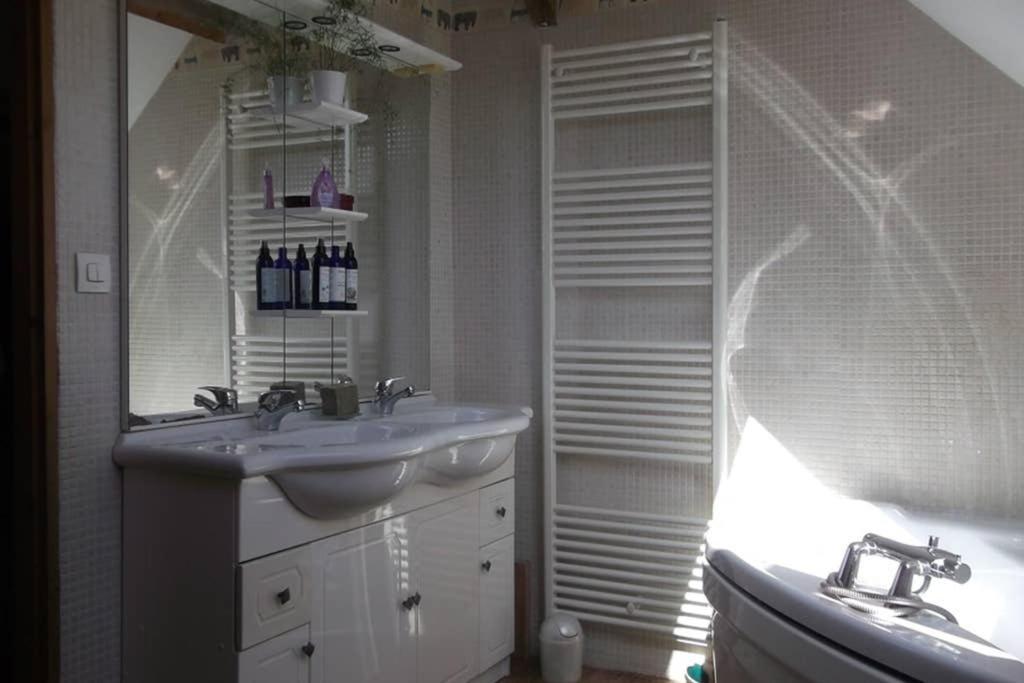 Jolie Maison Avec Jardin - 2 Chambres Le Hamel  Buitenkant foto